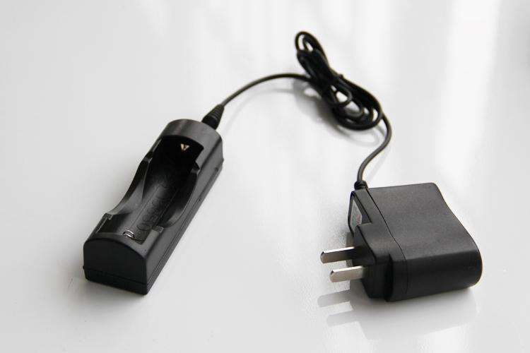 電池充電器.jpg 電池充電器.jpg